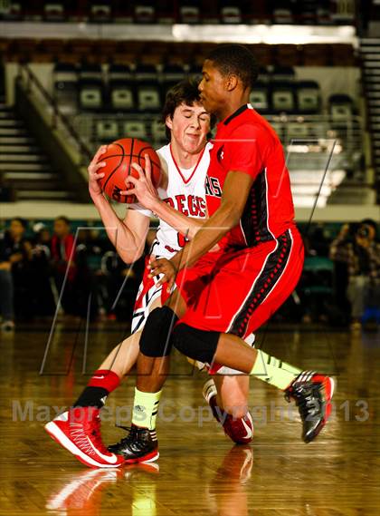 Thumbnail 1 in Regis Jesuit vs. Eaglecrest (CHSAA 5A Great 8) photogallery.