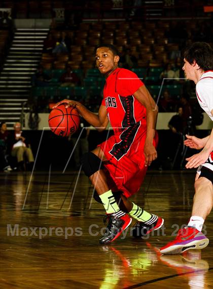 Thumbnail 1 in Regis Jesuit vs. Eaglecrest (CHSAA 5A Great 8) photogallery.