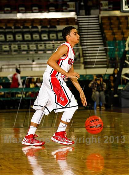 Thumbnail 1 in Regis Jesuit vs. Eaglecrest (CHSAA 5A Great 8) photogallery.