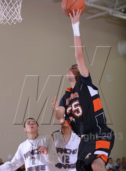 Thumbnail 1 in Rancho Mirage vs. Beverly Hills (MaxPreps Holiday Classic) photogallery.