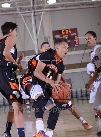 Thumbnail 2 in Rancho Mirage vs. Beverly Hills (MaxPreps Holiday Classic) photogallery.