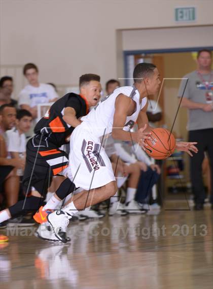 Thumbnail 2 in Rancho Mirage vs. Beverly Hills (MaxPreps Holiday Classic) photogallery.