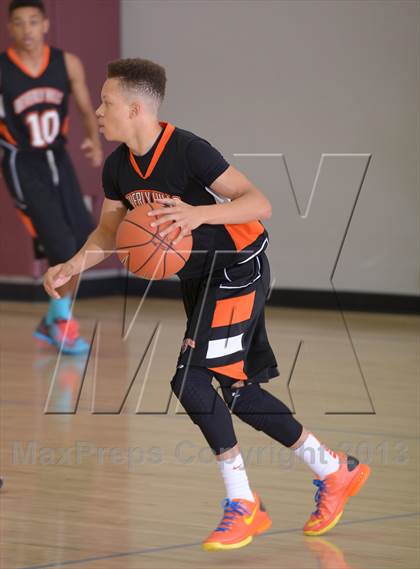 Thumbnail 2 in Rancho Mirage vs. Beverly Hills (MaxPreps Holiday Classic) photogallery.