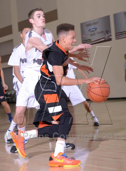 Thumbnail 1 in Rancho Mirage vs. Beverly Hills (MaxPreps Holiday Classic) photogallery.