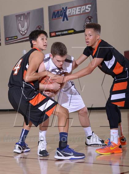 Thumbnail 2 in Rancho Mirage vs. Beverly Hills (MaxPreps Holiday Classic) photogallery.