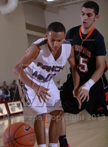 Thumbnail 1 in Rancho Mirage vs. Beverly Hills (MaxPreps Holiday Classic) photogallery.