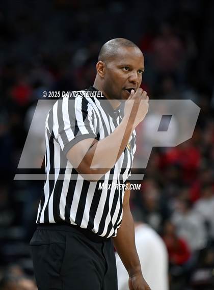 Thumbnail 3 in Sierra Canyon vs. Lincoln (CIF State D1 Final) photogallery.