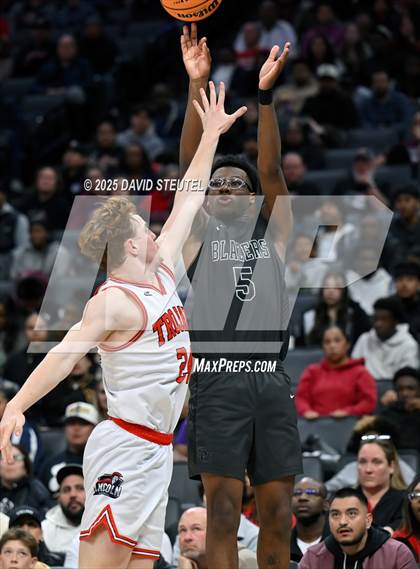 Thumbnail 3 in Sierra Canyon vs. Lincoln (CIF State D1 Final) photogallery.