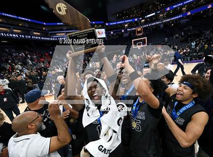 Thumbnail 3 in Sierra Canyon vs. Lincoln (CIF State D1 Final) photogallery.