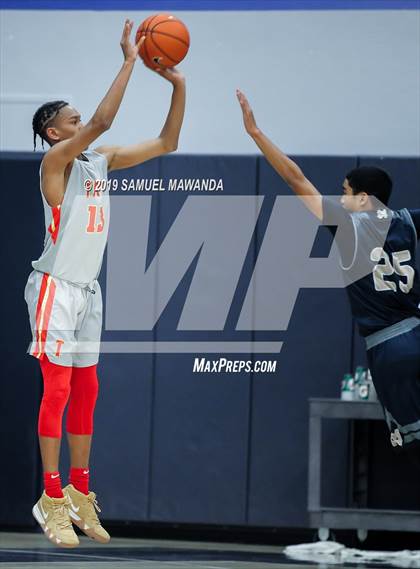 Thumbnail 1 in Taft vs Mater Dei Catholic (Sierra Canyon Super Showcase) photogallery.