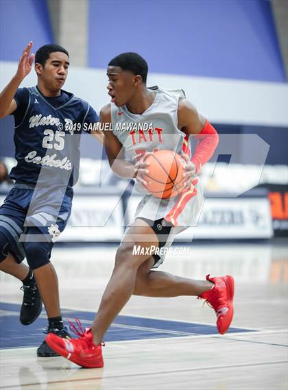 Thumbnail 2 in Taft vs Mater Dei Catholic (Sierra Canyon Super Showcase) photogallery.