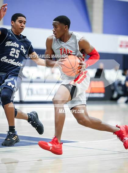Thumbnail 1 in Taft vs Mater Dei Catholic (Sierra Canyon Super Showcase) photogallery.