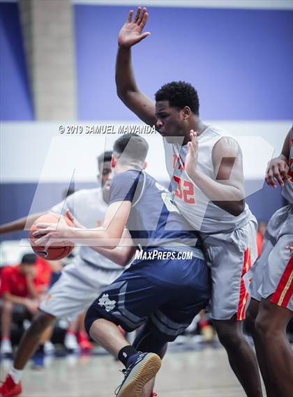 Thumbnail 3 in Taft vs Mater Dei Catholic (Sierra Canyon Super Showcase) photogallery.