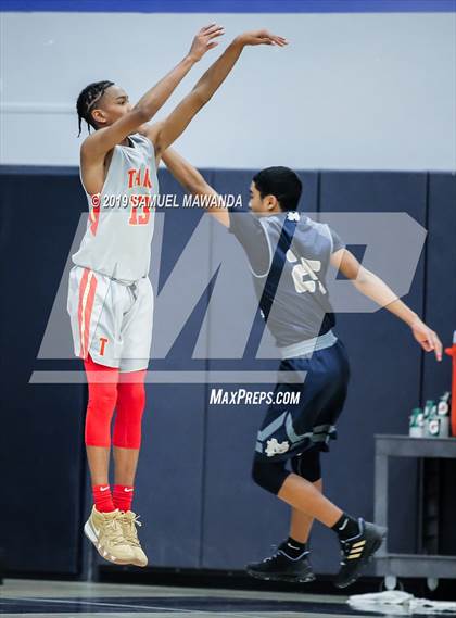 Thumbnail 2 in Taft vs Mater Dei Catholic (Sierra Canyon Super Showcase) photogallery.