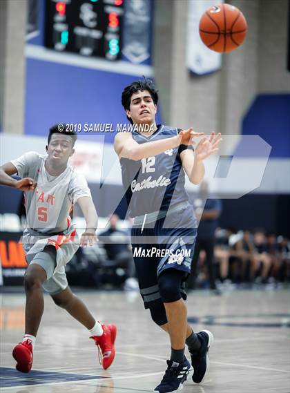 Thumbnail 1 in Taft vs Mater Dei Catholic (Sierra Canyon Super Showcase) photogallery.
