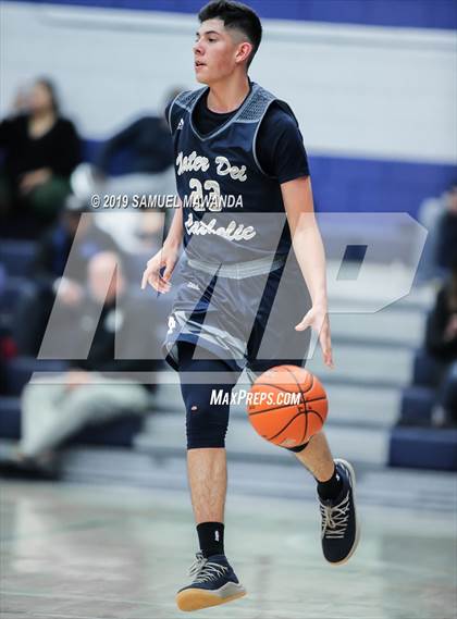 Thumbnail 1 in Taft vs Mater Dei Catholic (Sierra Canyon Super Showcase) photogallery.