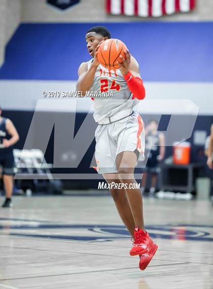Thumbnail 1 in Taft vs Mater Dei Catholic (Sierra Canyon Super Showcase) photogallery.