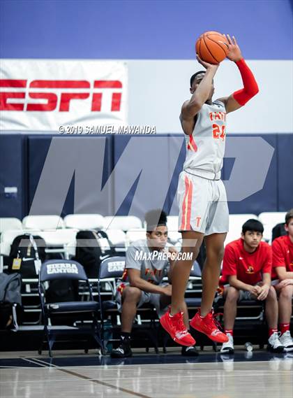 Thumbnail 3 in Taft vs Mater Dei Catholic (Sierra Canyon Super Showcase) photogallery.