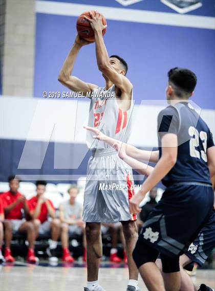 Thumbnail 2 in Taft vs Mater Dei Catholic (Sierra Canyon Super Showcase) photogallery.