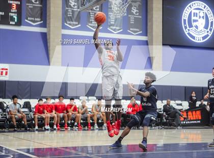 Thumbnail 3 in Taft vs Mater Dei Catholic (Sierra Canyon Super Showcase) photogallery.