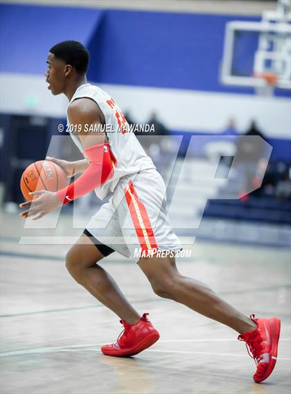 Thumbnail 1 in Taft vs Mater Dei Catholic (Sierra Canyon Super Showcase) photogallery.
