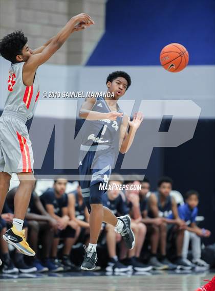 Thumbnail 3 in Taft vs Mater Dei Catholic (Sierra Canyon Super Showcase) photogallery.