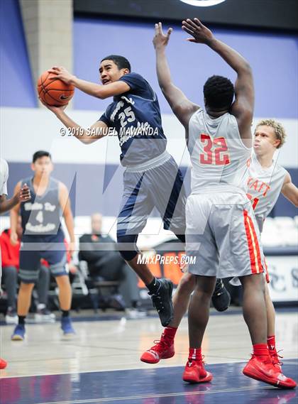 Thumbnail 1 in Taft vs Mater Dei Catholic (Sierra Canyon Super Showcase) photogallery.