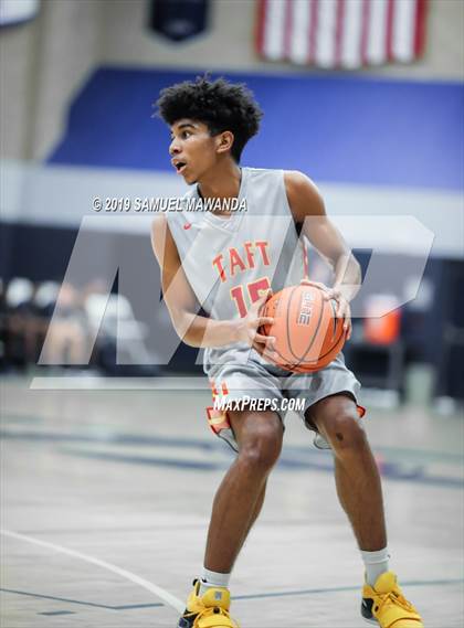 Thumbnail 3 in Taft vs Mater Dei Catholic (Sierra Canyon Super Showcase) photogallery.