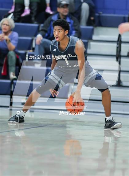 Thumbnail 1 in Taft vs Mater Dei Catholic (Sierra Canyon Super Showcase) photogallery.