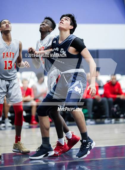 Thumbnail 1 in Taft vs Mater Dei Catholic (Sierra Canyon Super Showcase) photogallery.