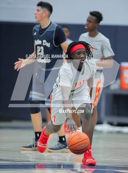 Thumbnail 1 in Taft vs Mater Dei Catholic (Sierra Canyon Super Showcase) photogallery.