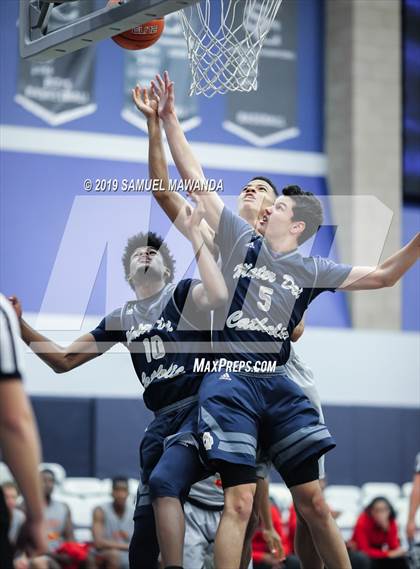 Thumbnail 1 in Taft vs Mater Dei Catholic (Sierra Canyon Super Showcase) photogallery.