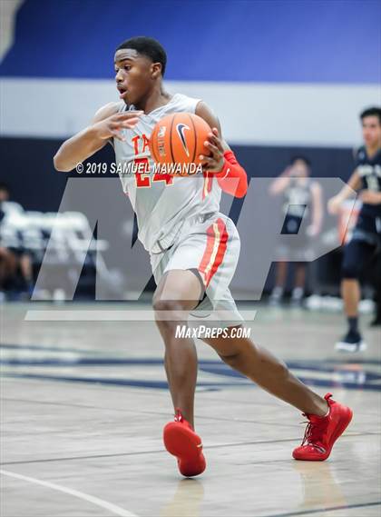 Thumbnail 3 in Taft vs Mater Dei Catholic (Sierra Canyon Super Showcase) photogallery.