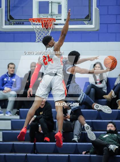 Thumbnail 2 in Taft vs Mater Dei Catholic (Sierra Canyon Super Showcase) photogallery.