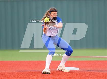 Thumbnail 2 in Bosqueville vs. Honey Grove (UIL 2A Regional Semifinal) photogallery.