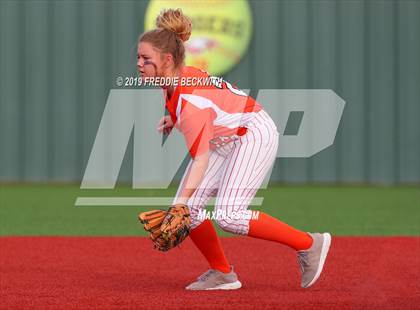 Thumbnail 2 in Bosqueville vs. Honey Grove (UIL 2A Regional Semifinal) photogallery.