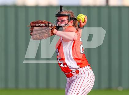 Thumbnail 3 in Bosqueville vs. Honey Grove (UIL 2A Regional Semifinal) photogallery.