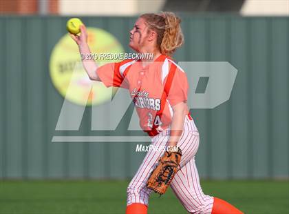 Thumbnail 1 in Bosqueville vs. Honey Grove (UIL 2A Regional Semifinal) photogallery.