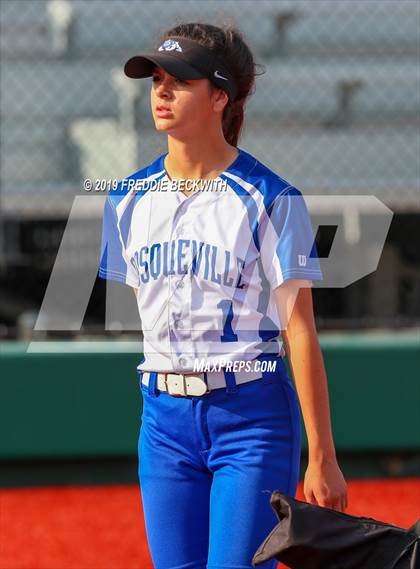 Thumbnail 3 in Bosqueville vs. Honey Grove (UIL 2A Regional Semifinal) photogallery.