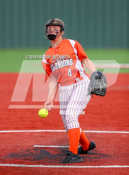 Thumbnail 2 in Bosqueville vs. Honey Grove (UIL 2A Regional Semifinal) photogallery.