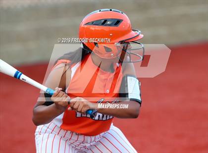 Thumbnail 3 in Bosqueville vs. Honey Grove (UIL 2A Regional Semifinal) photogallery.