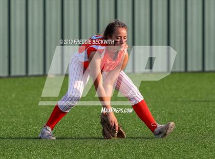 Thumbnail 3 in Bosqueville vs. Honey Grove (UIL 2A Regional Semifinal) photogallery.