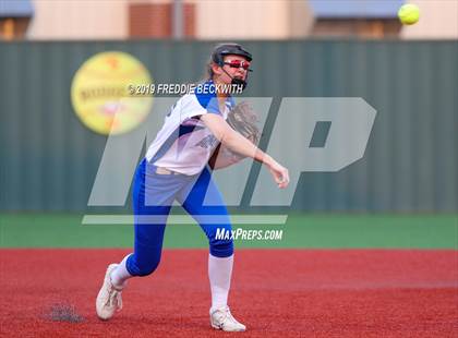 Thumbnail 3 in Bosqueville vs. Honey Grove (UIL 2A Regional Semifinal) photogallery.