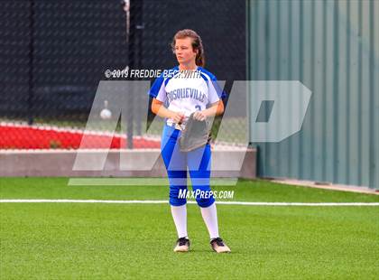 Thumbnail 2 in Bosqueville vs. Honey Grove (UIL 2A Regional Semifinal) photogallery.