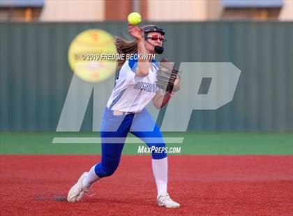 Thumbnail 2 in Bosqueville vs. Honey Grove (UIL 2A Regional Semifinal) photogallery.
