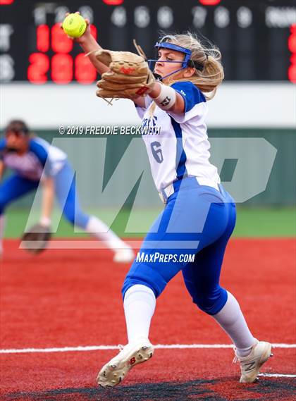Thumbnail 1 in Bosqueville vs. Honey Grove (UIL 2A Regional Semifinal) photogallery.