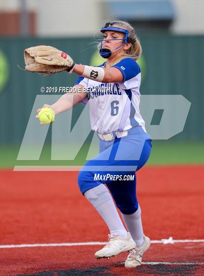 Thumbnail 2 in Bosqueville vs. Honey Grove (UIL 2A Regional Semifinal) photogallery.