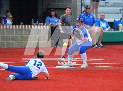 Thumbnail 3 in Bosqueville vs. Honey Grove (UIL 2A Regional Semifinal) photogallery.