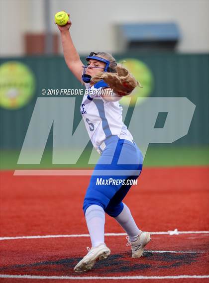Thumbnail 1 in Bosqueville vs. Honey Grove (UIL 2A Regional Semifinal) photogallery.