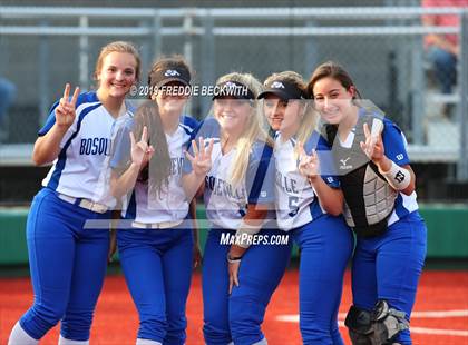 Thumbnail 3 in Bosqueville vs. Honey Grove (UIL 2A Regional Semifinal) photogallery.